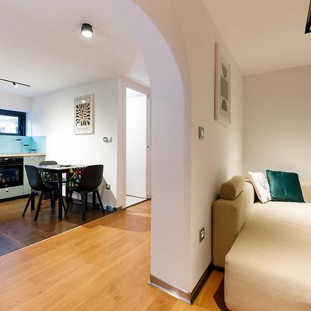 Stylish City Apartment Split Exterior foto